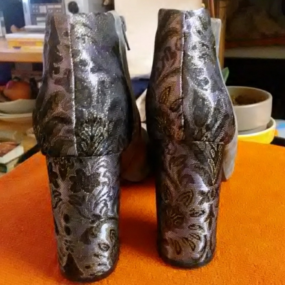 Boots - Picture 4 of 6